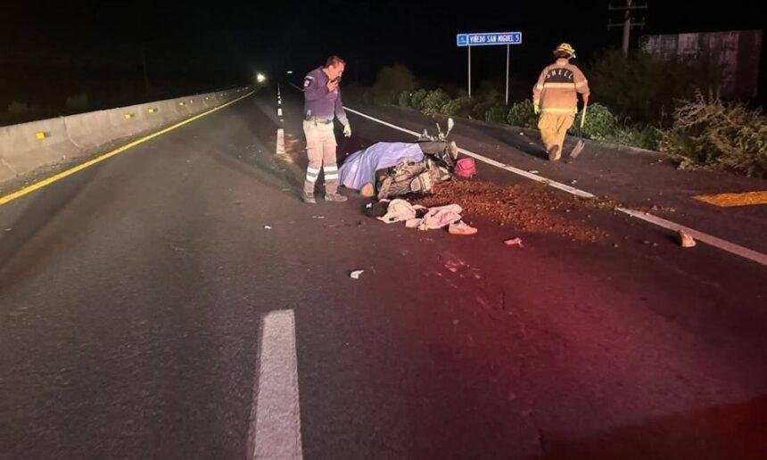 Accidente de motocicleta causa un muerto y una herida grave en San Miguel–Comonfort.
