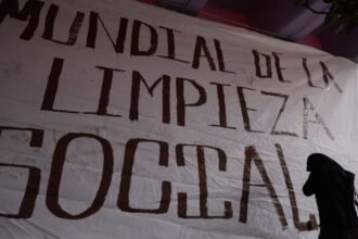 Activistas denuncian censura por el retiro de mural antimundialista en CDMX