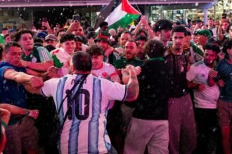 Aficionados de Argentina y Argelia en violento choque previo al Mundial