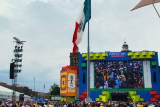 Aficionados llenan el Fan Fest del Zócalo por partido México-Corea.