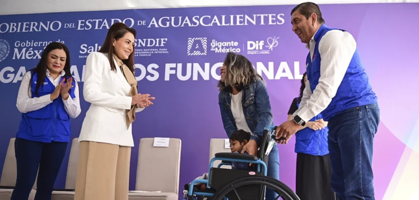 Aguascalientes: Entrega de apoyos de movilidad del DIF y Gobernadora