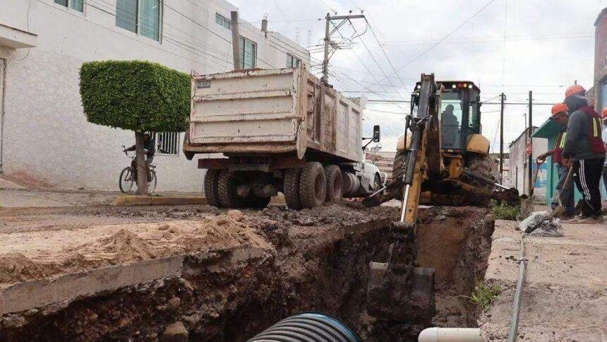 Alcaldesa de Pénjamo supervisa obra de drenaje pluvial en calles Hidalgo y Rocío