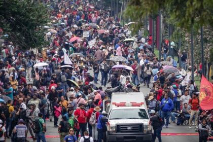 anticipan llegada al partido inaugural por protestas y cierres de Anticipan llegada al partido inaugural por protestas y cierres de la CNTE