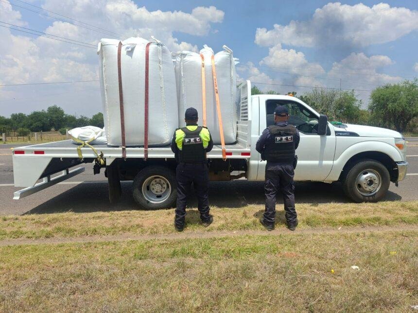 Aseguran en Dolores Hidalgo vehículo robado y más de dos toneladas de plástico