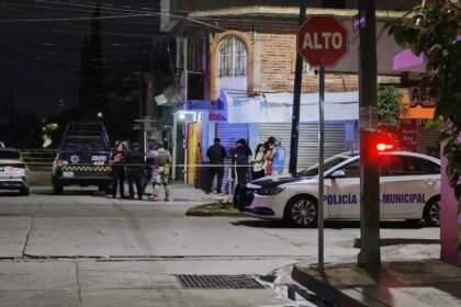 Asesinan a motociclista en la colonia León I; cuerpo hallado en su moto