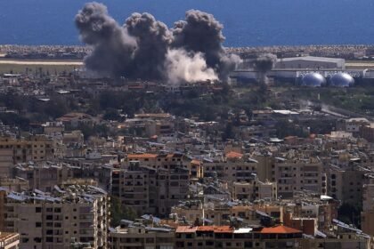 Ataques israelíes en Líbano causan más de 3,700 muertos y 11,000 heridos.