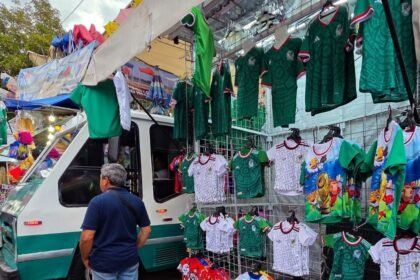 Aumenta la venta de playeras pirata del Mundial en México