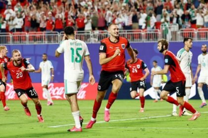 Austria y Argelia empatan en un partido dramático y avanzan a Dieciseisavos