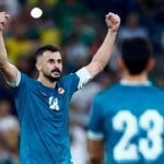 Aymen Hussein interrogado durante su llegada a Estados Unidos para el Mundial