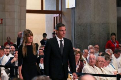 begona gomez esposa de pedro sanchez enfrenta juicio en espana Begoña Gómez, esposa de Pedro Sánchez, enfrenta juicio en España por posible restricción de pasaporte.