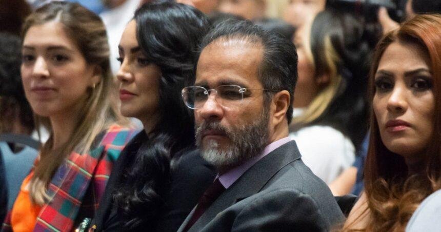 Bejarano retoma protagonismo en la 4T y suspende libro crítico