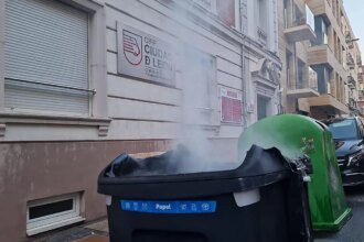 Bomberos de León combaten incendios en varios contenedores de la ciudad