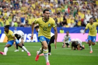 Brasil supera a Japón en el último instante y avanza a Octavos