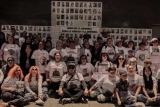 Buscadoras se integran a movilizaciones de la CNTE en la capital