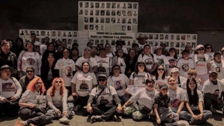 Buscadoras se integran a movilizaciones de la CNTE en la capital