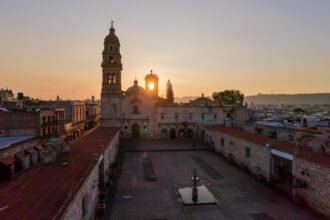 Calor extremo de 40°C y fuertes lluvias azotan a Michoacán este lunes