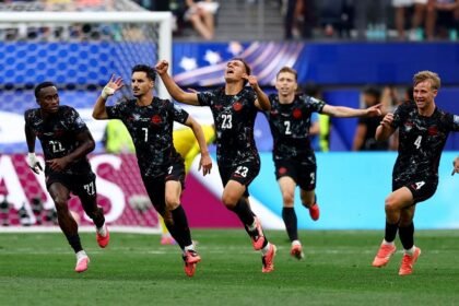 Canadá hace historia al vencer a Sudáfrica y avanzar a Octavos
