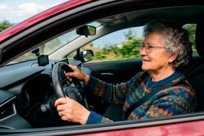caracteristicas esenciales en vehiculos para personas mayores Características esenciales en vehículos para personas mayores.