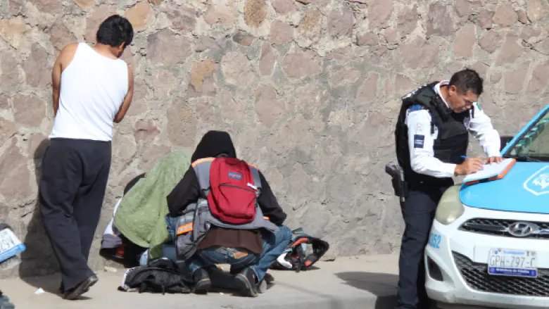Casco salva la vida a motociclista en accidente en León