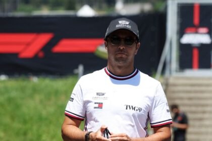 Checo Pérez enfrenta dificultades en la primera práctica del Gran Premio de Austria