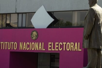 Cinco agrupaciones políticas buscan registro ante el INE en medio de alianzas.