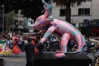 Clara Brugada es abucheada en el Gran Desfile Mundialista en Reforma
