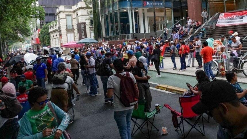 CNTE finaliza movilizaciones en CDMX y regresa a campamento en el Zócalo