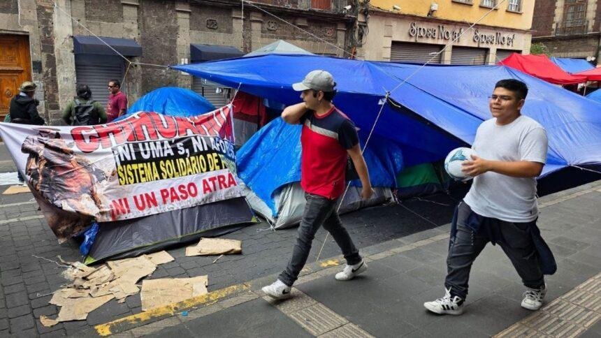 CNTE lleva a cabo movilización en el sur de la Ciudad de México