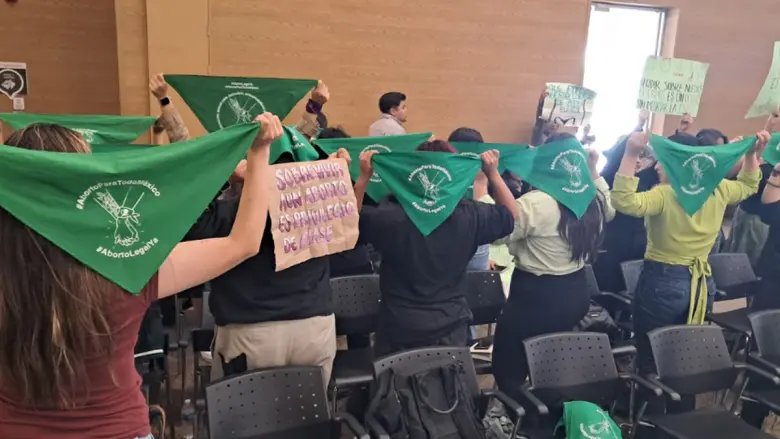 Colectivos de Guanajuato abordan el aborto y el Derecho Canónico