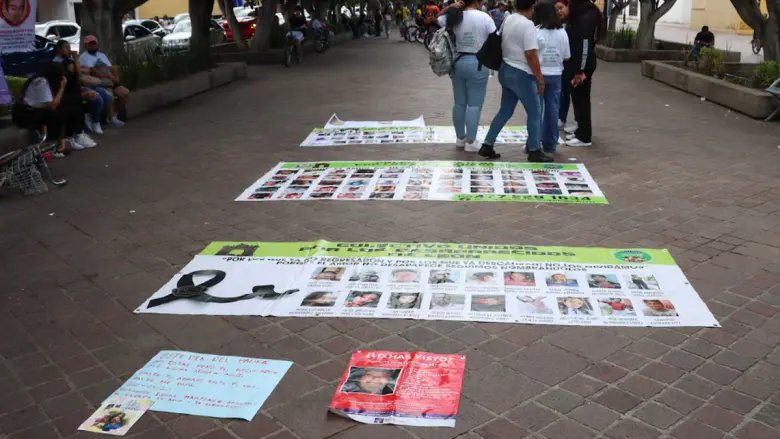 Colectivos por desaparecidos marchan en León, reclaman justicia sin festejos.