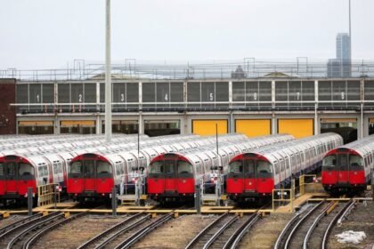 Colisión de trenes en Reino Unido deja múltiples heridos y desata alarma