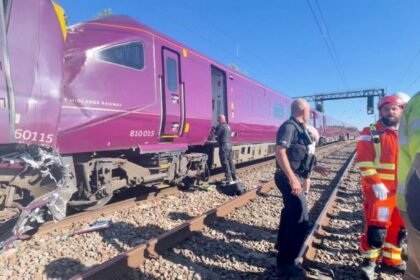 Colisión de trenes en Reino Unido deja nueve personas en estado crítico