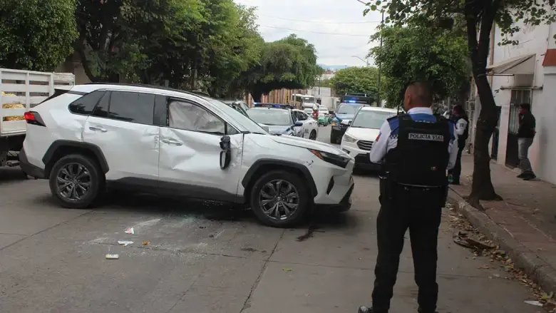 conductora vuelca su camioneta en leon tras sufrir convulsion al Conductora vuelca su camioneta en León tras sufrir convulsión al volante
