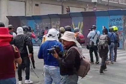confrontacion en marcha de la cnte deja un herido y Confrontación en marcha de la CNTE deja un herido y tensión creciente