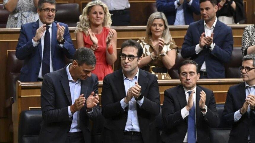 Congreso de España exige dimisión de Pedro Sánchez por corrupción en su entorno.