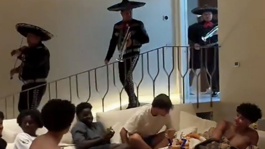 Cristiano Ronaldo envía mensaje a su hijo en su cumpleaños 16