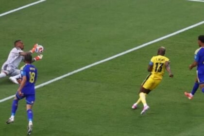 Curazao celebra al portero que batió récord de atajadas en el Mundial