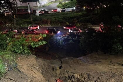 Deslave en México-Toluca tras tormenta en Cuajimalpa; habilitan albergue
