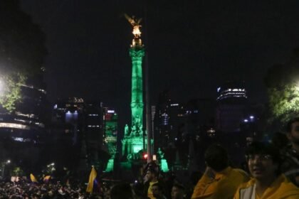 Despliegan 15 mil policías en Zócalo, Reforma y Estadio Azteca por partido.