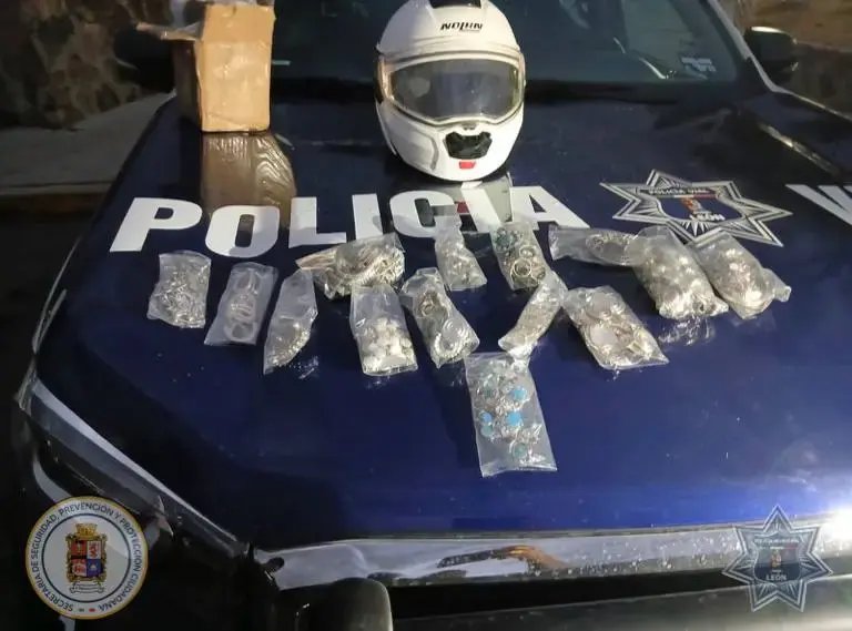 Detenidos Anahí y Julio por robo a joyería en San Miguel de Allende
