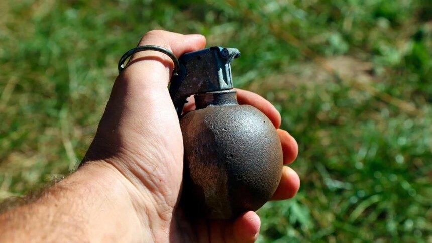 Detienen en la CDMX a un hombre con granada de fragmentación y drogas.