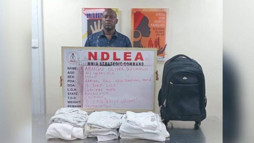 Detienen en Nigeria a empresario brasileño con seis kilos de cocaína escondida
