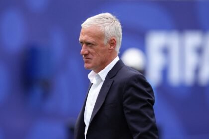 Didier Deschamps se ausentará del partido contra Noruega por duelo familiar