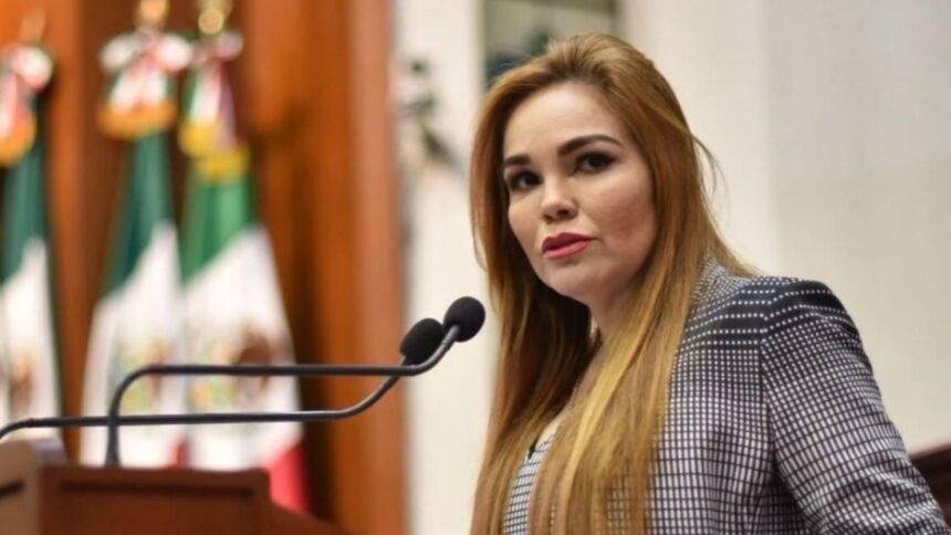Diputada priista recibe corona fúnebre; GN aclara protección solo en actos oficiales.