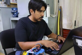 Docentes de León reciben capacitación en robótica para futuras generaciones.