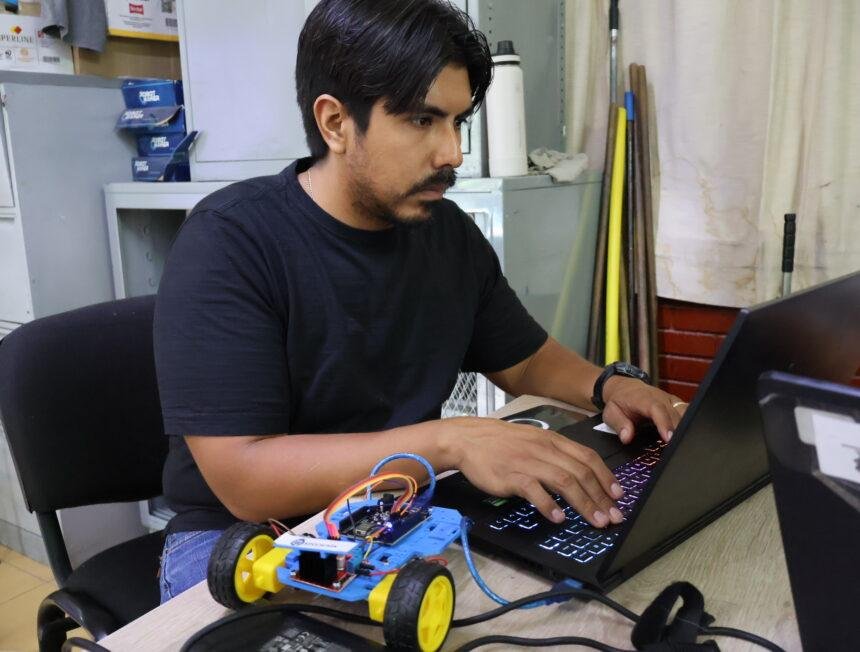 Docentes de León reciben capacitación en robótica para futuras generaciones.