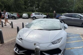 Dueño de Lamborghini responde tras críticas por estacionarse en espacio discapacitados