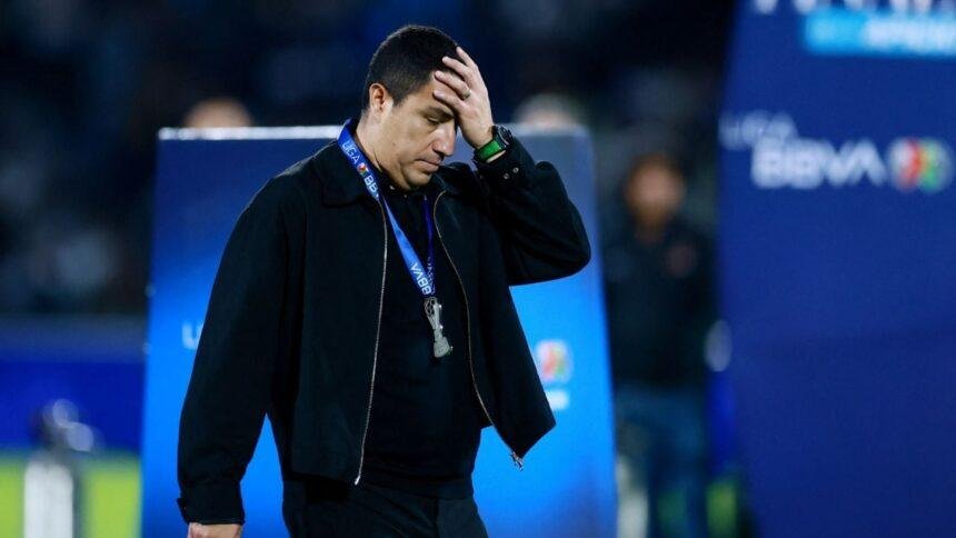 Efraín Juárez deja su cargo como DT de los Pumas por desavenencias