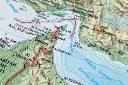 ejercito irani cierra el estrecho de ormuz advierte sobre embarcaciones Ejército iraní cierra el estrecho de Ormuz; advierte sobre embarcaciones intrusas