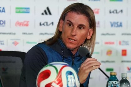 El DT de Ecuador critica la logística para llegar a CDMX ante el Tri